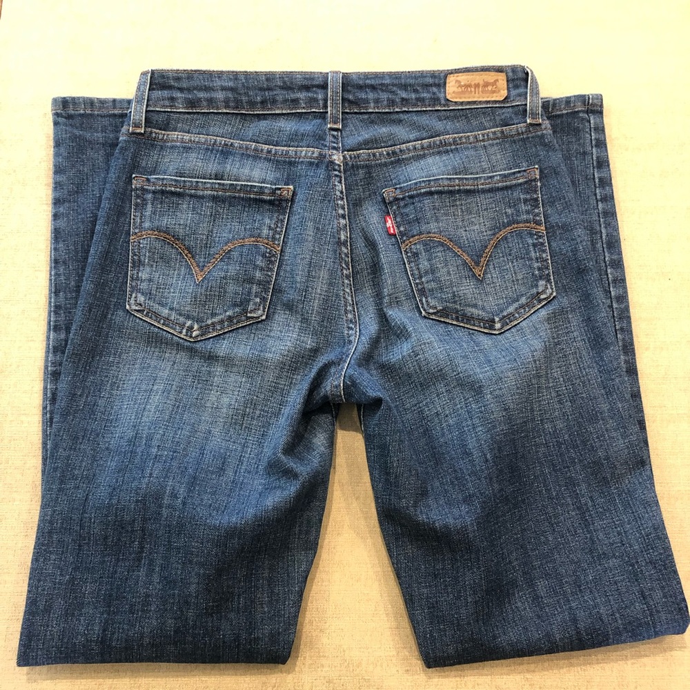 Levi’s Mid Rise Straight Leg Jeans